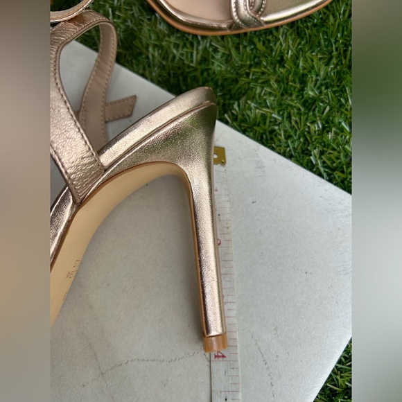 🌷STUART WEITZMAN
DANCER TWISTIE 4” rose gold LEATHER SANDALS SIZE 6.5 like new - Picture 9 of 16